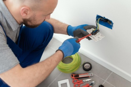 Comment choisir un électricien qualifié pour vos travaux électriques ?
